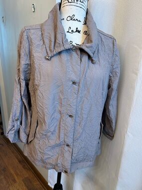 Chico's Taupe Crinkle Button-Front Trench Jacket NWOT, Size 1